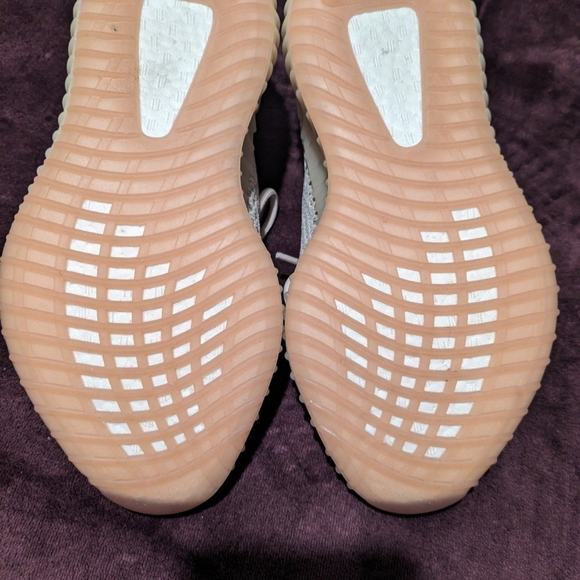 Yeezy Boost 350 V2 - Picture 4 of 5